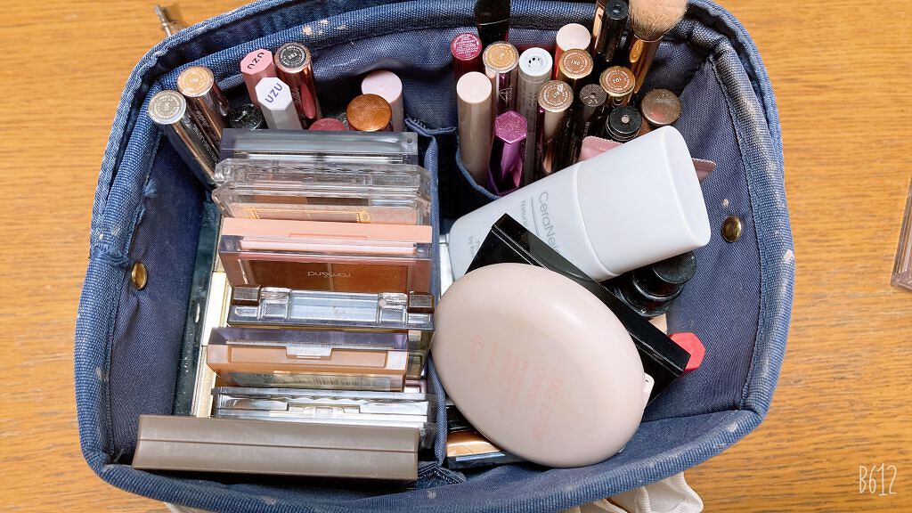 ぷりんとーすと@ふみ on LIPS 「こりゃいい!筆は立てられるし、コスメはたくさん入る大容量!便利..」(4枚目)