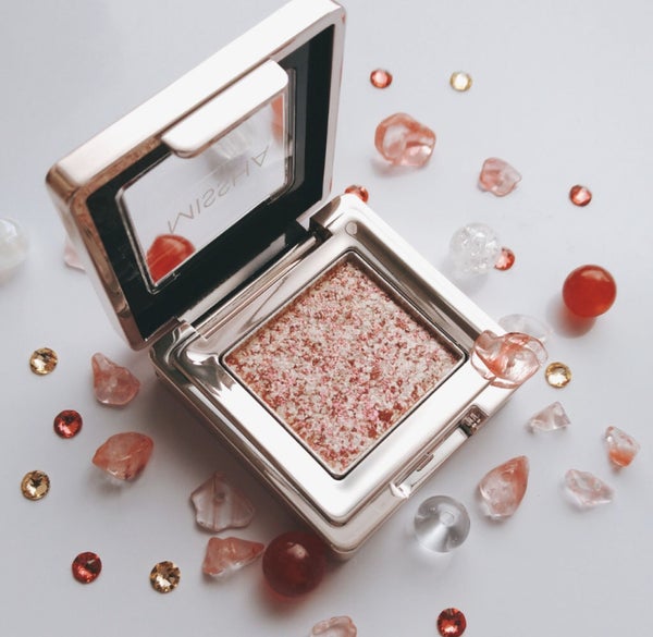 大粒のきらめきで誰よりも目立っちゃお♡美しすぎるグリッターコスメを集めました!