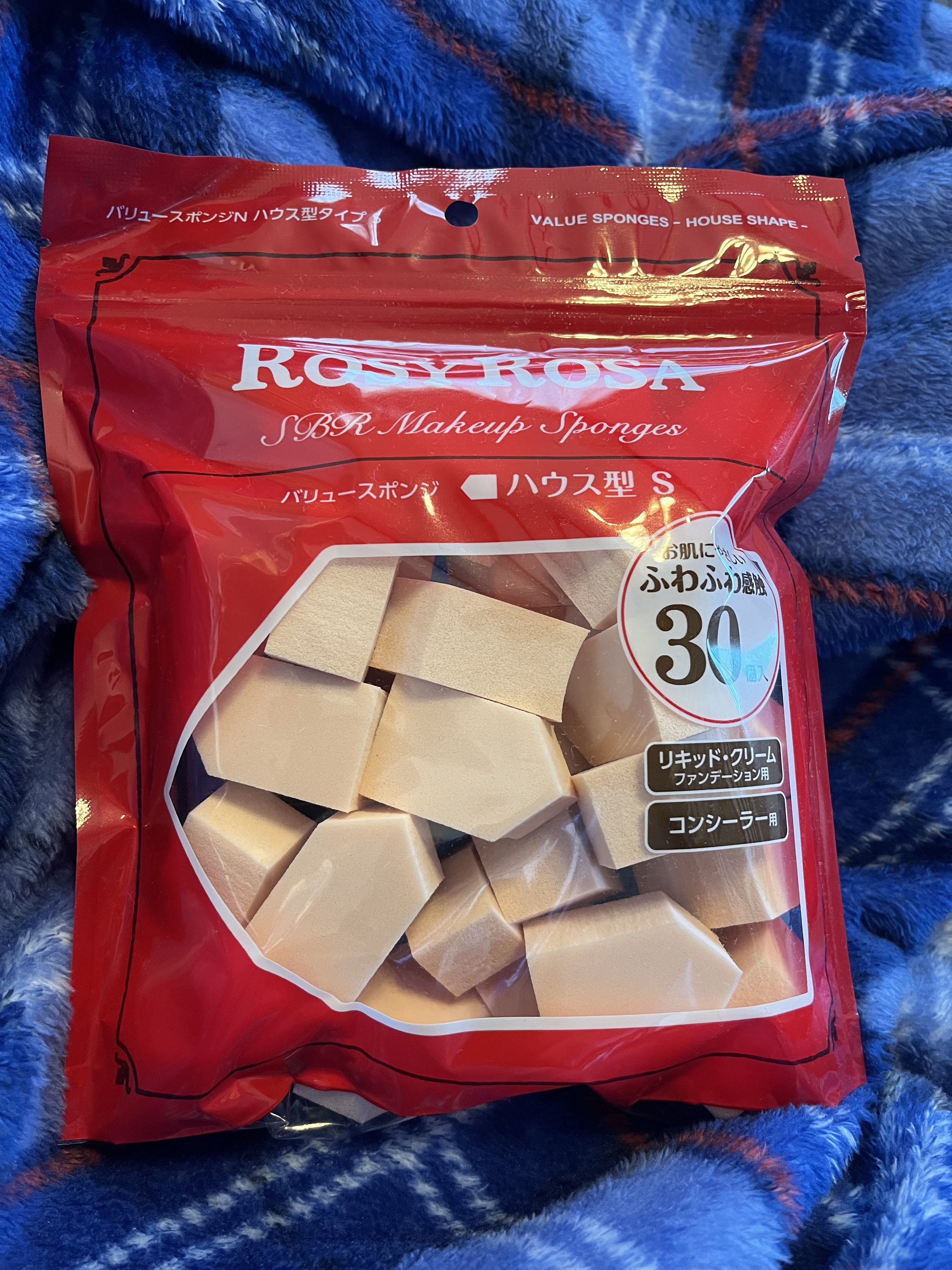  もっと早く買っておけばよかった♡

#ロージーローザ 
#スポンジ

普段リキッドファンデ使ってて、手で塗ってたけどやっぱスポンジあるとキレイに仕上がる！

このコンパクトさが塗りやすい😆

#LIPS
#LIPS購入品 #予算5000