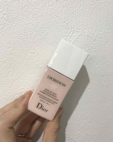 ＊Dior スノーメイクアップベースUV35 ローズ


Diorでメイクアップベース購入しました😍
化粧持ちすごく良くなります。
個人的にマキアージュの下地に似てるなと🤔

ローズピンクでくすみを消し