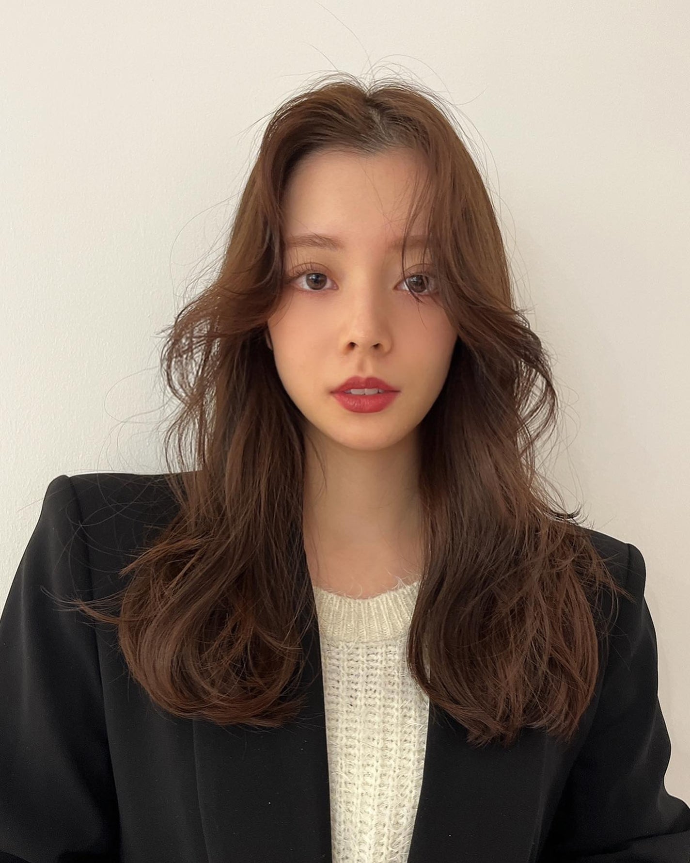 HARUNA on LIPS 「.たっぷりレイヤーで、ワンカールでお洒落なスタイルに✂️💕.顔..」(3枚目)