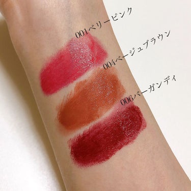 再投稿🙇‍♀️
⁡
RIMMEL(リンメル)
Lasting Finish OIL Tint Lip
各1,650円(税込)
⁡
001ベリーピンク
鮮やかで女性らしいベリーピンク
⁡
004ベージュブラウン
上品で洗練されたベージュブラウン
⁡
006バーガンディ
大人の深みと色気のバーガンディ
⁡
リンメルのコスメ何気に初めて購入！
ずっと気になっていた、ラスティングフィニッシュオイルティント3色購入しました(´ω｀)
⁡
おかわや(´ω｀)
⁡
とろけるような、こっくりとした付け心地
むっちりとした艶膜ティント！
⁡
発色も良くて、べた塗りしても、ぼかし塗りしても可愛い！！
⁡
高保湿、高密着、ティントだから、マスク生活の中でも大丈夫(´ω｀)♡
⁡
⁡
むっちり感が可愛い(´ω｀)
⁡
ベリーピンクとバーガンディはブルベ向き
ベージュブラウンはイエベ向き
わたしはベリーピンクがお気に入り(´ω｀)！
⁡
⁡
⁡
⁡
#リンメル
#RIMMLE
#ラスティングフィニッシュオイルティント
#001ベリーピンク
#004ベージュブラウン
#006バーガンディ
#購入品
#スウォッチ
#コスメ好きさんと繋がりたい
#メイク好きさんと繋がりたい
⁡
⁡
⁡
⁡
⁡
⁡
⁡
⁡
⁡
⁡
の画像 その2