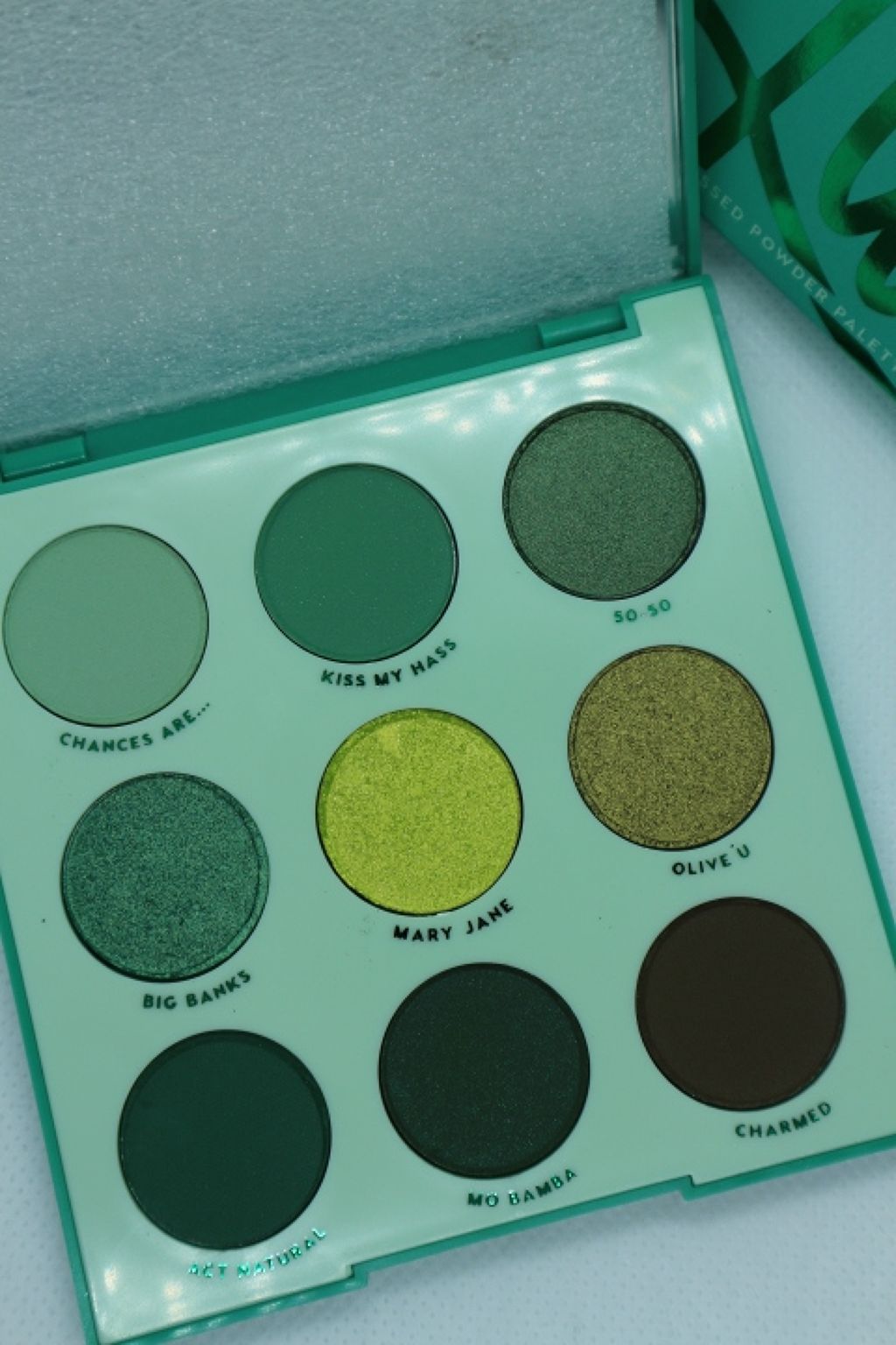 ジャスト マイ ラック グリーン アイシャドウ パレット/ColourPop/アイシャドウパレットを使ったクチコミ(2枚目)