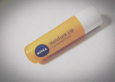 NIVEA　moisture lip
UVカット
spf20　　PA++


［Good point］　
・くちびるへの密着感がすごい✨
 →ぴたーって付くんです！もう本当にすき

・ベタベタしない
 