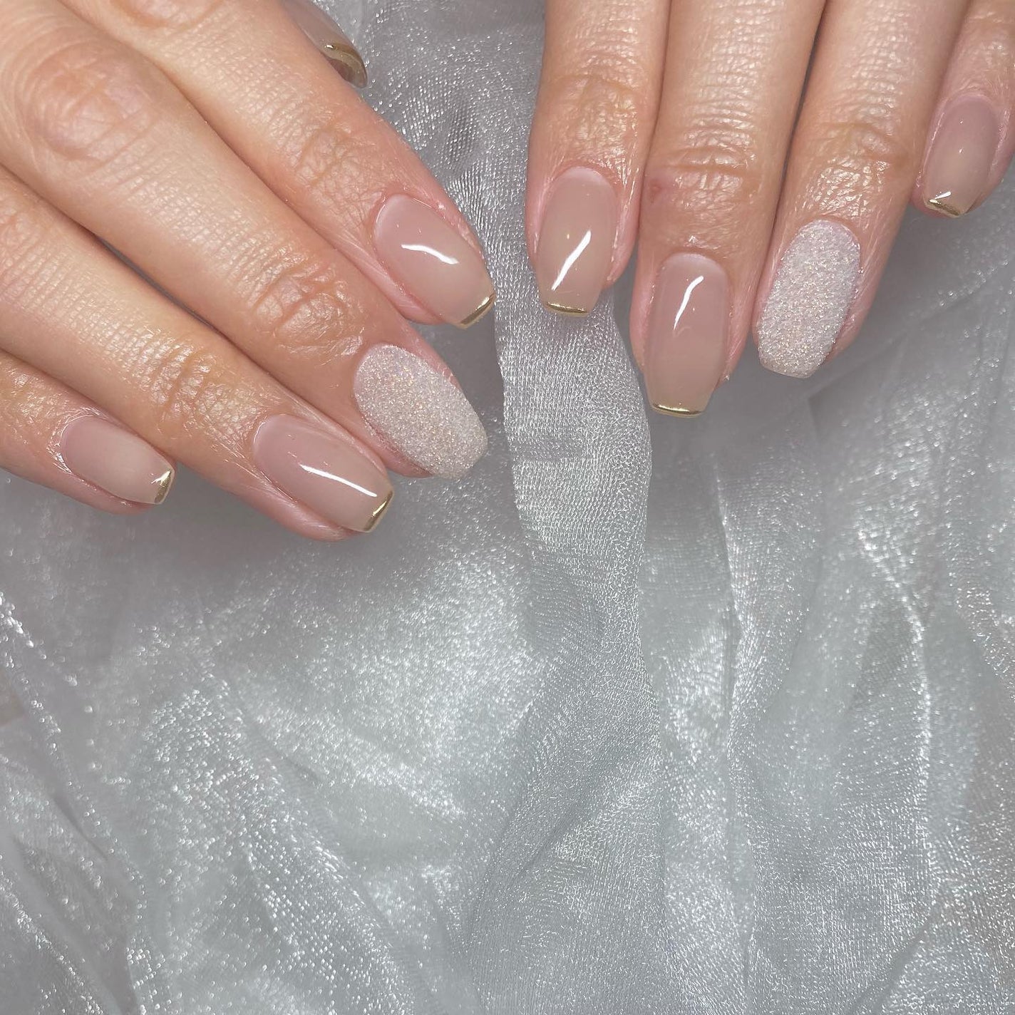 kanna on LIPS 「・・・ちゅるるんグレージュにポイントでシュガーネイル⛄️🤍透明..」(1枚目)