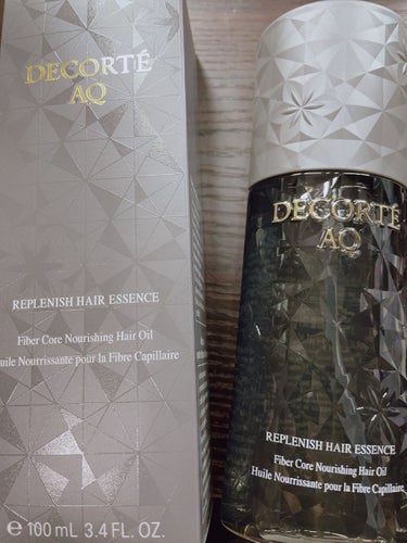 DECORTÉ
AQ リプレニッシュ ヘアエッセンス

しっとりめのオイルなんですが、
重くなりすぎず、サラサラ感もでて、
香りもいいし凄く使いやすいオイルでした！

タオルドライ後とドライヤーで
乾か