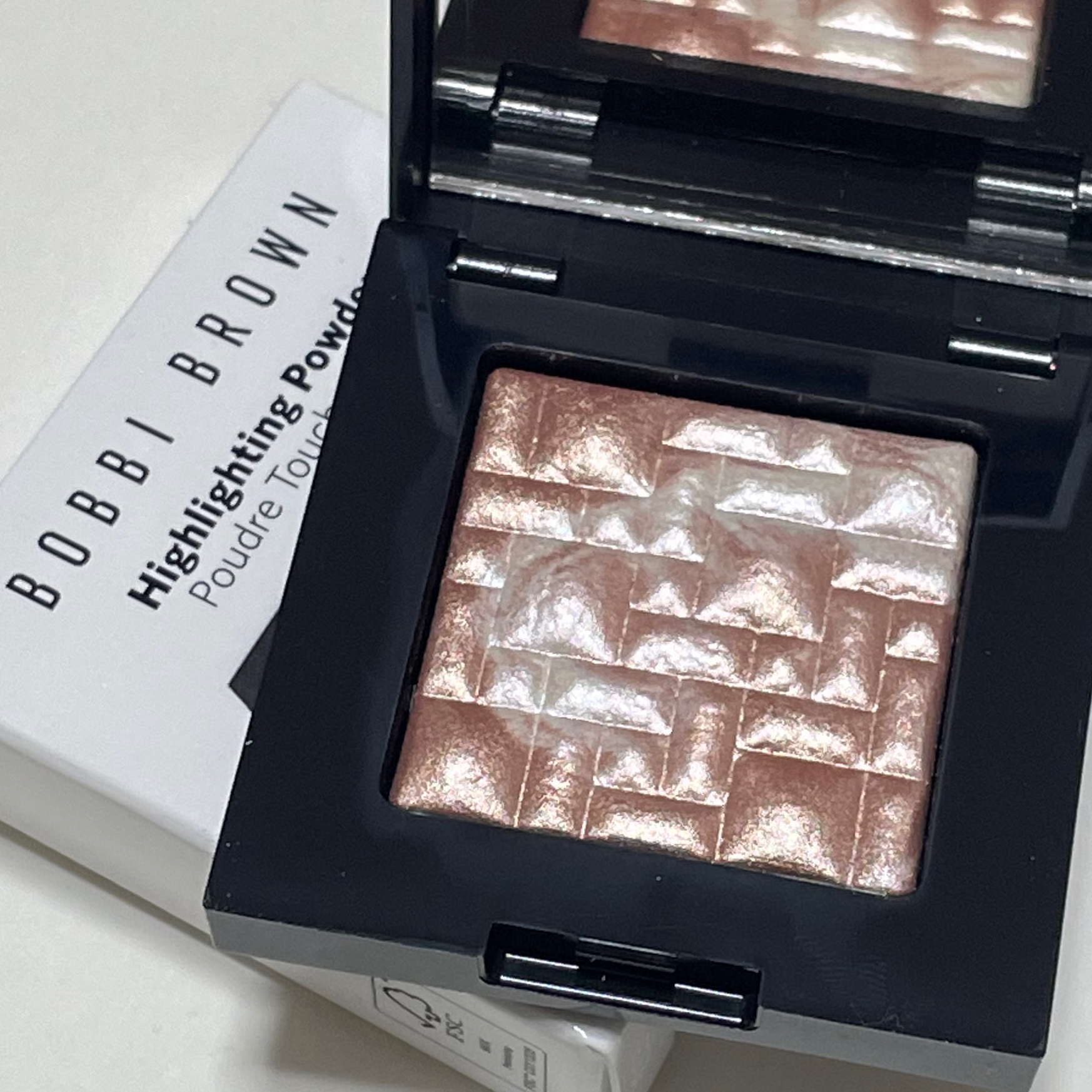 ハイライティング パウダー 01 ピンクグロウ(ミニ)/BOBBI BROWN/パウダーハイライトを使ったクチコミ（2枚目）