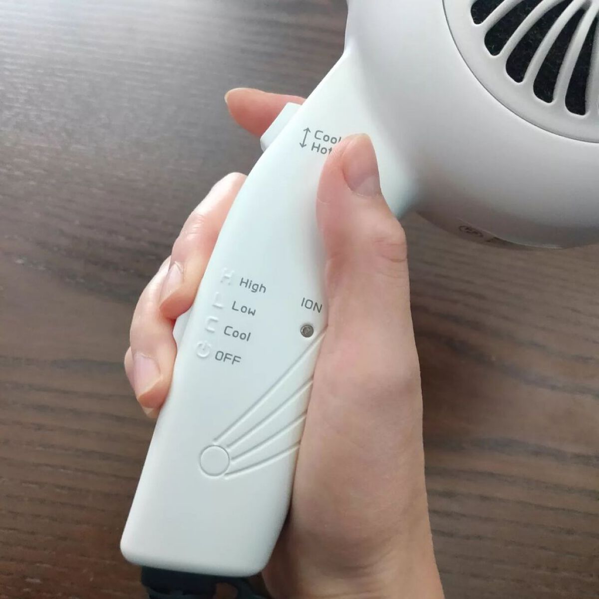 ケアライズ ブレスGVドライヤー TF-1407N/CARERISE/ドライヤーを使ったクチコミ(2枚目)