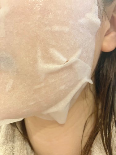 肌美精 薬用水曜日のナイトスキンケアマスク[医薬部外品]のクチコミ「夜の集中スキンケアマスクで
お風呂上がりに使用しています✨

3Dシートだから、隙間が空きがち.....」（3枚目）