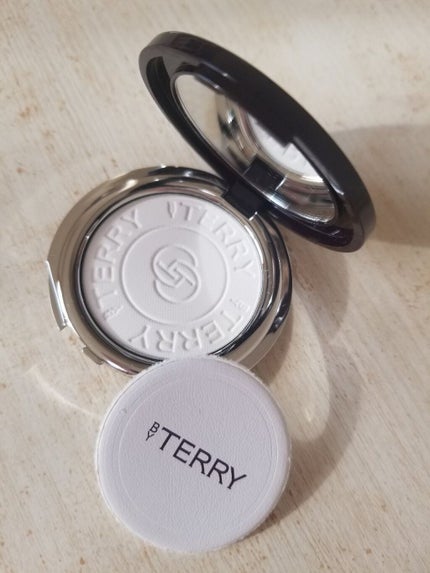 Hyaluronic Pressed Hydra-Powder/BY TERRY/プレストパウダーを使ったクチコミ(5枚目)