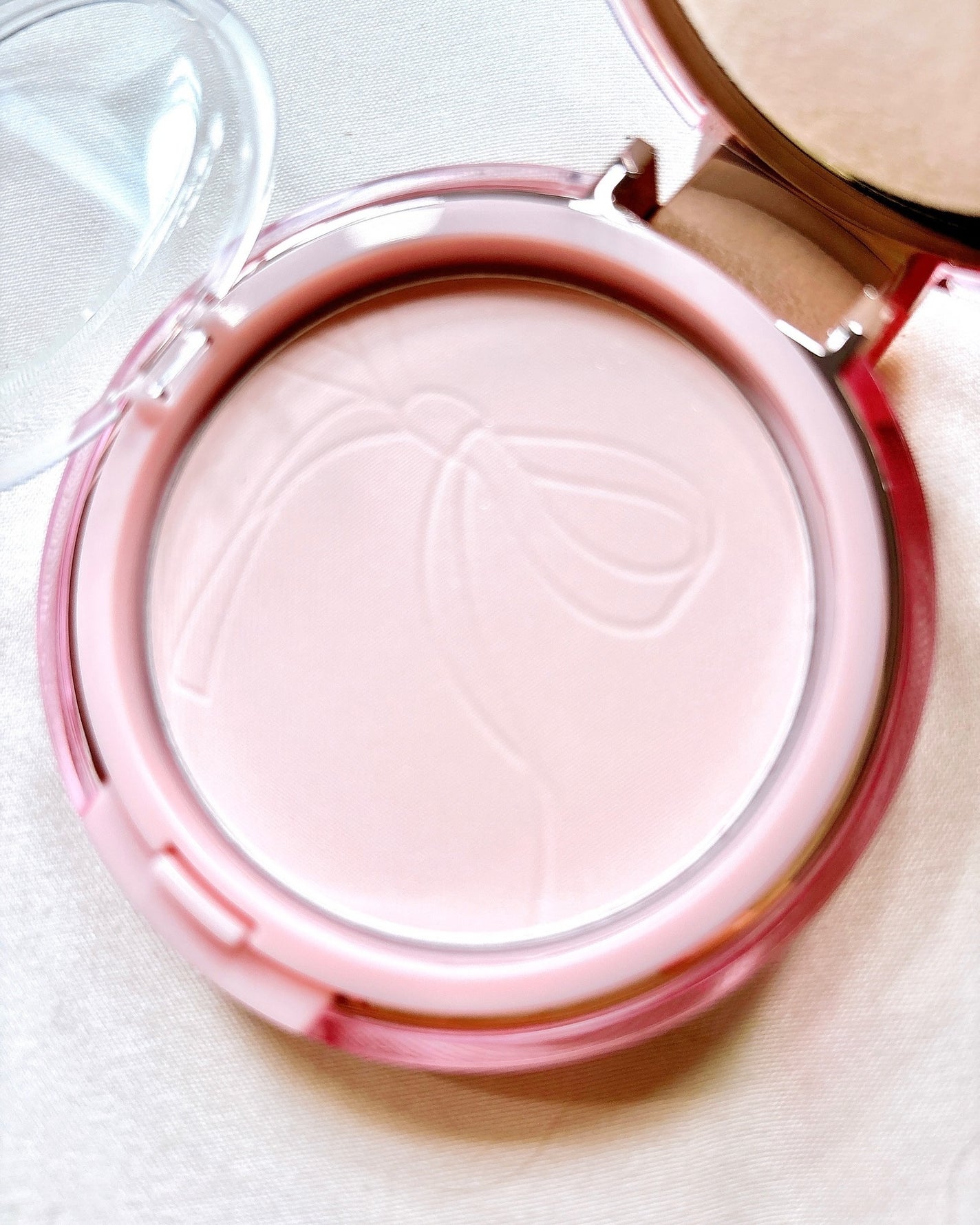 ザ・ブラーパウダーパクト/ABOUT TONE/プレストパウダーを使ったクチコミ(4枚目)