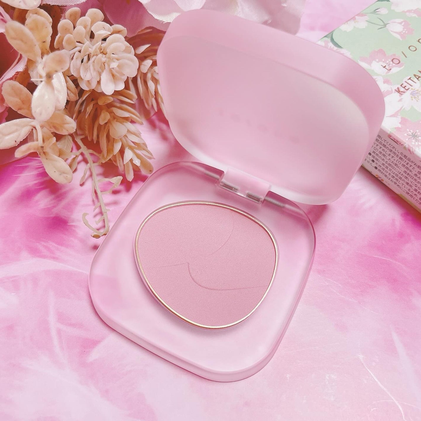 トーン ペタル フロート ブラッシュ/to/one/パウダーチークを使ったクチコミ(4枚目)