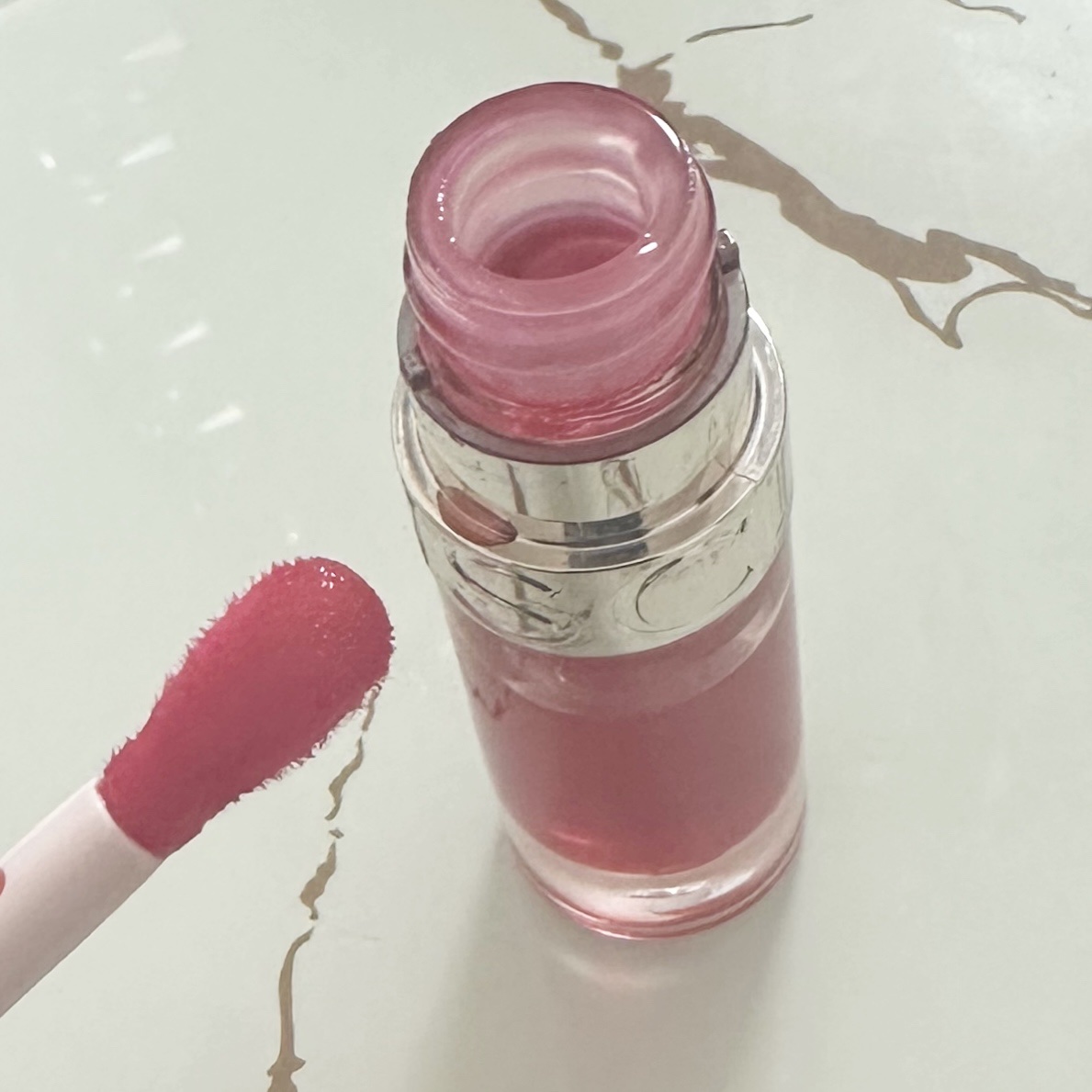 リップコンフォートオイル 04 ピタヤ/CLARINS/リップグロスを使ったクチコミ（2枚目）