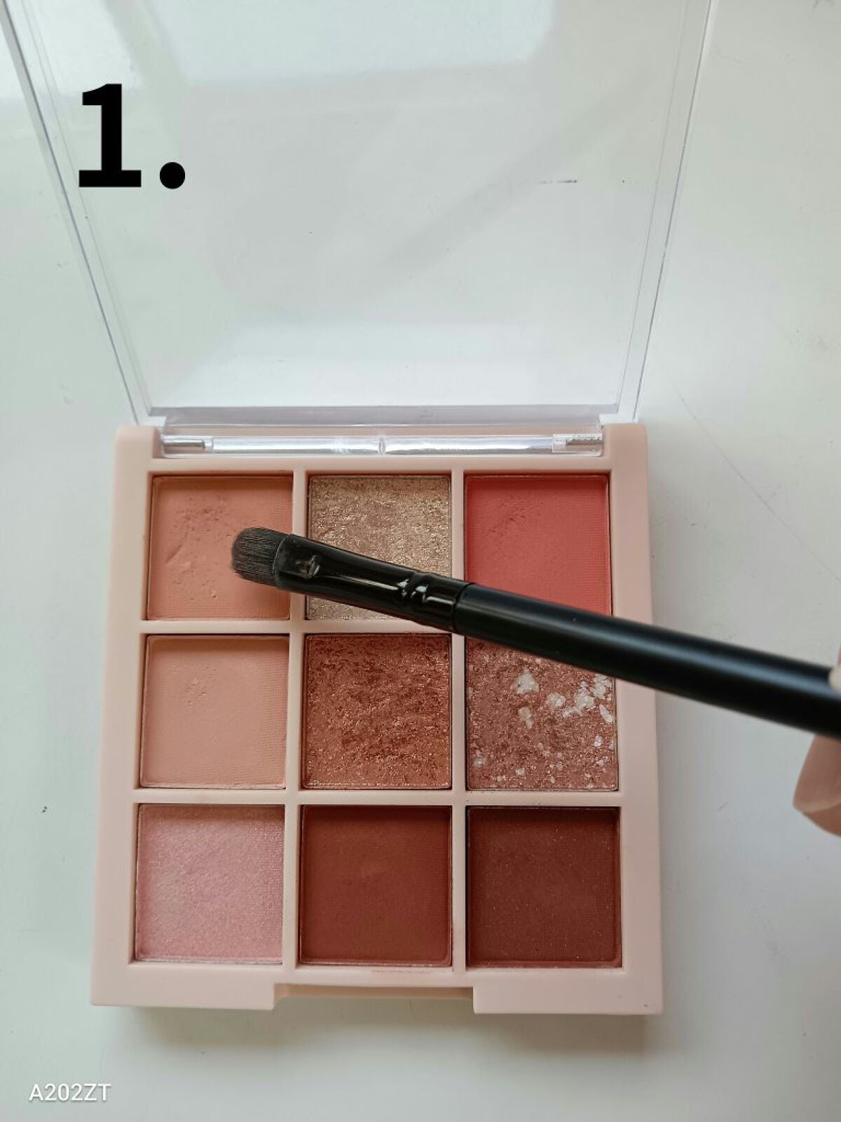 ぴーち on LIPS 「毎日メイク紹介!!私はKirei&coの04コーラルピンクのア..」(3枚目)