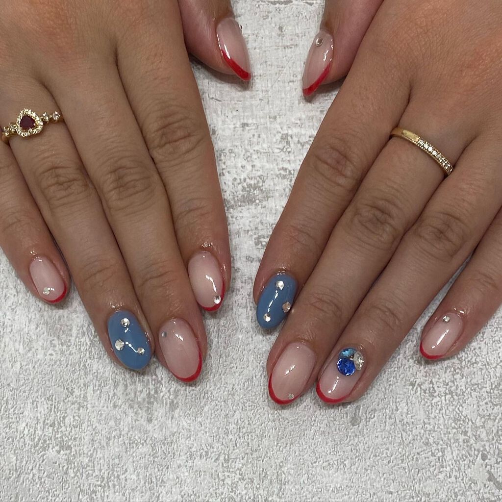 あさひ【フォロバします】 on LIPS 「#スキニーフレンチ悩みに悩んだカラー。ネイビーフレンチ!って決..」(1枚目)