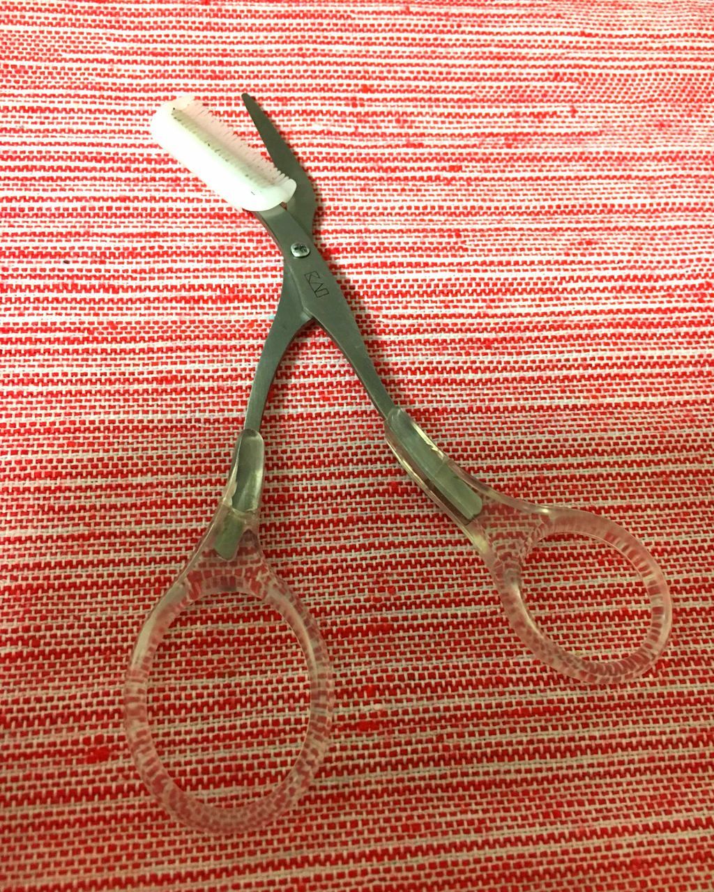 クシ付きマユハサミ/貝印/その他化粧小物を使ったクチコミ（1枚目）