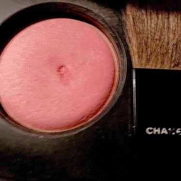 CHANEL ジュ コントゥラストのクチコミ「CHANELのチークは昔から大きく変わらず
かっこいいケースに入っていて好きで集めています。
.....」（3枚目）