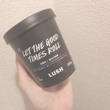 ○ LUSH 毎日が晩餐

高校生の時からずっと使っている洗顔料です

こちらは練りタイプの洗顔になっていて、手のひらにとって水をなじませてクルクルすると柔らかくなります

しっとりした洗い上がりで、つ