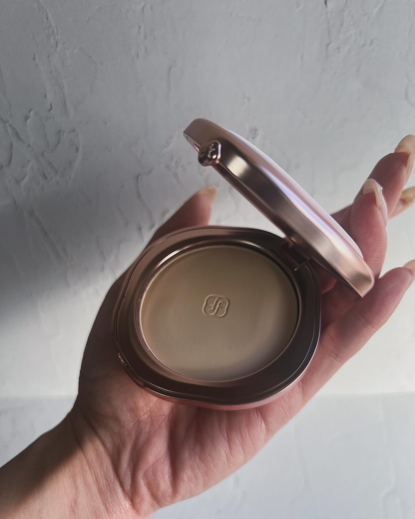 玉容凝脂プレストパウダー/花西子/プレストパウダーを使ったクチコミ（2枚目）