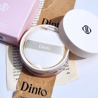 【Dinto】ルースパウダー 

大人っぽいオシャレコスメなイメージの
Dinto初めて使ってみた︎🤍 

クリーム、パールピンク、パールラベンダーの3色展開。
ピンクとラベンダーには肌トーンを明るくし