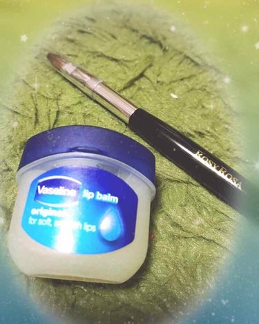 薬用リップクリームVaseline❤︎

いろんな薬用リップを試して見たのですが
どれも高確率で荒れてて悩んでました。

今まではDHCでしたが、やっぱりリップとかグロスとか塗ると荒れてしまって唇が弱い