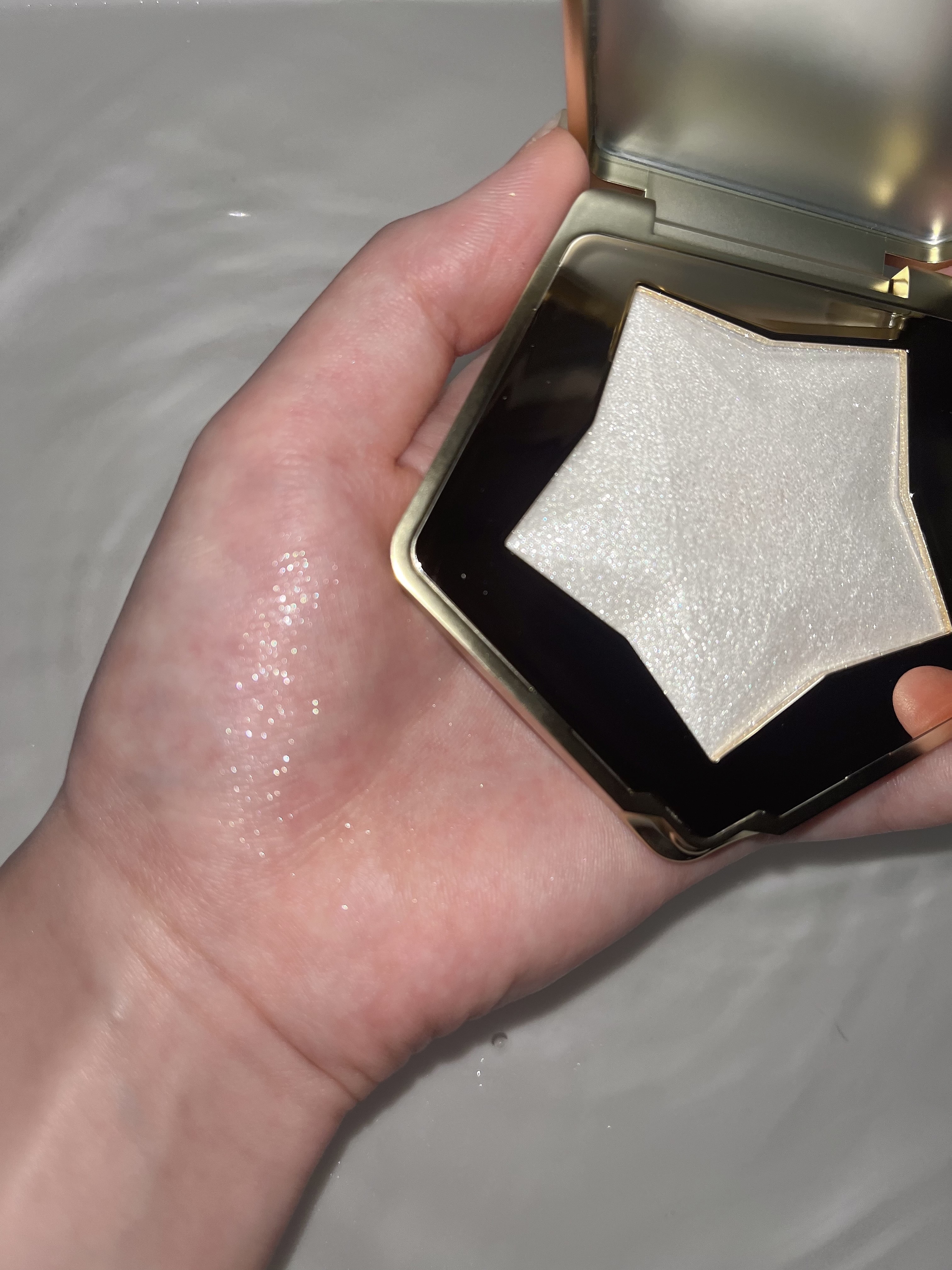 スターダストダイヤモンドハイライトパウダー/PERFECT DIARY/パウダーハイライトを使ったクチコミ（3枚目）