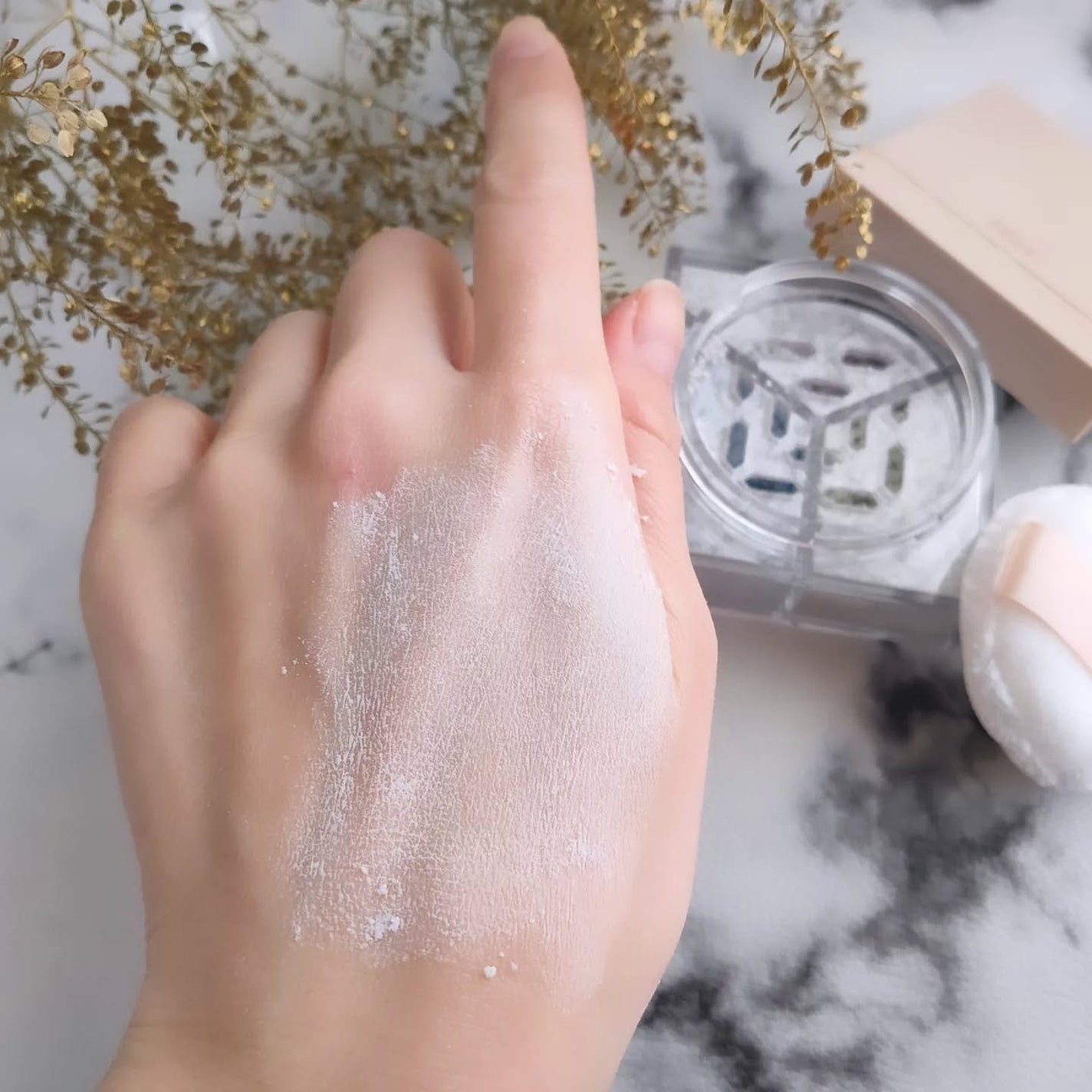 トリニタス グロウ パウダー/Visée/ルースパウダーを使ったクチコミ(5枚目)