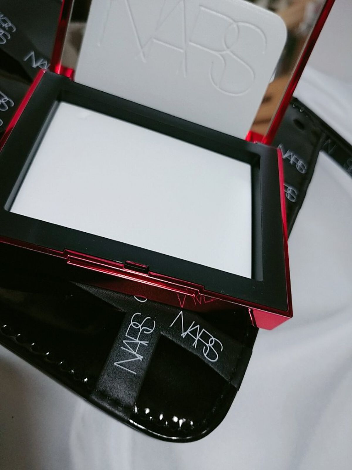 ライトリフレクティングセッティングパウダー　プレスト　N 00359(限定パッケージ)/NARS/プレストパウダーを使ったクチコミ（2枚目）