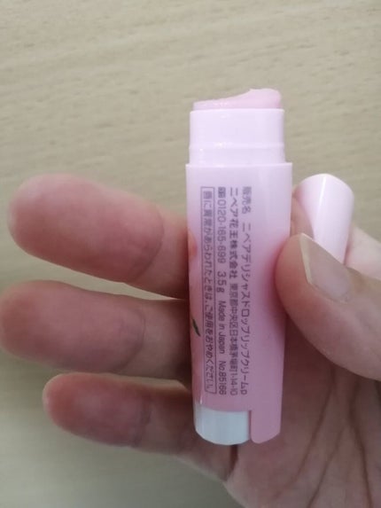 ニベア フレーバーリップ デリシャスドロップ ピーチの香り/ニベア/リップクリームを使ったクチコミ(2枚目)