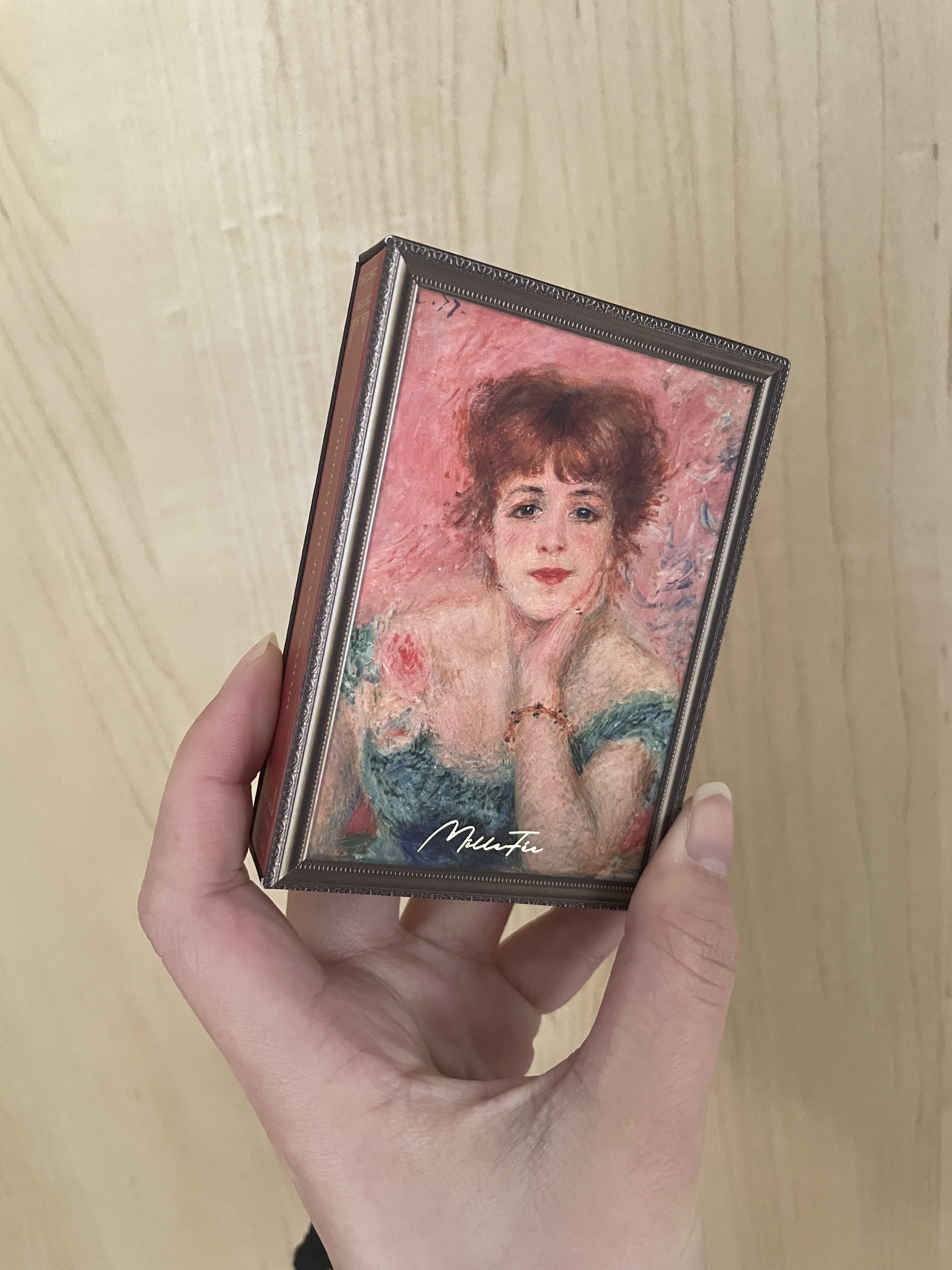 絵画アイシャドウパレット 12 女優ジャンヌ・サマリーの肖像/MilleFée/アイシャドウパレットを使ったクチコミ（1枚目）