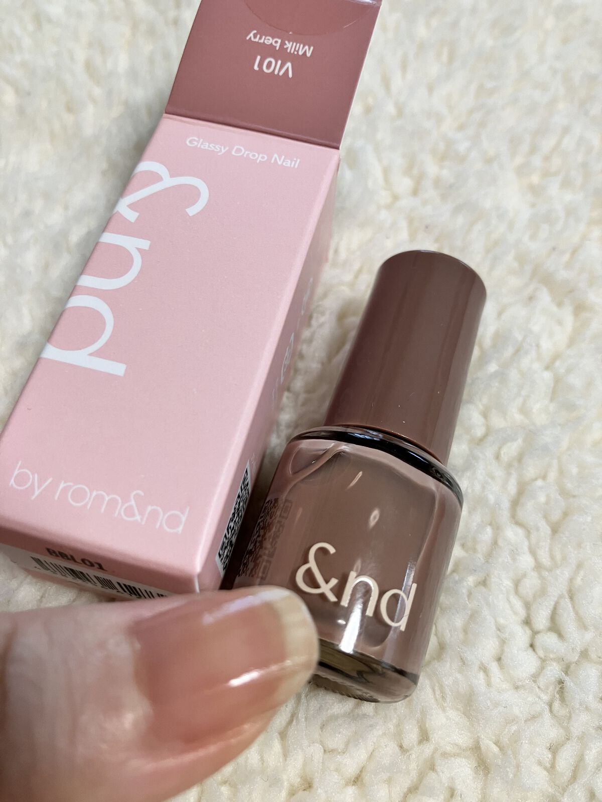 アンドバイロムアンド　グラッシードロップネイル/&amp;nd by rom&amp;nd/マニキュアを使ったクチコミ（2枚目）
