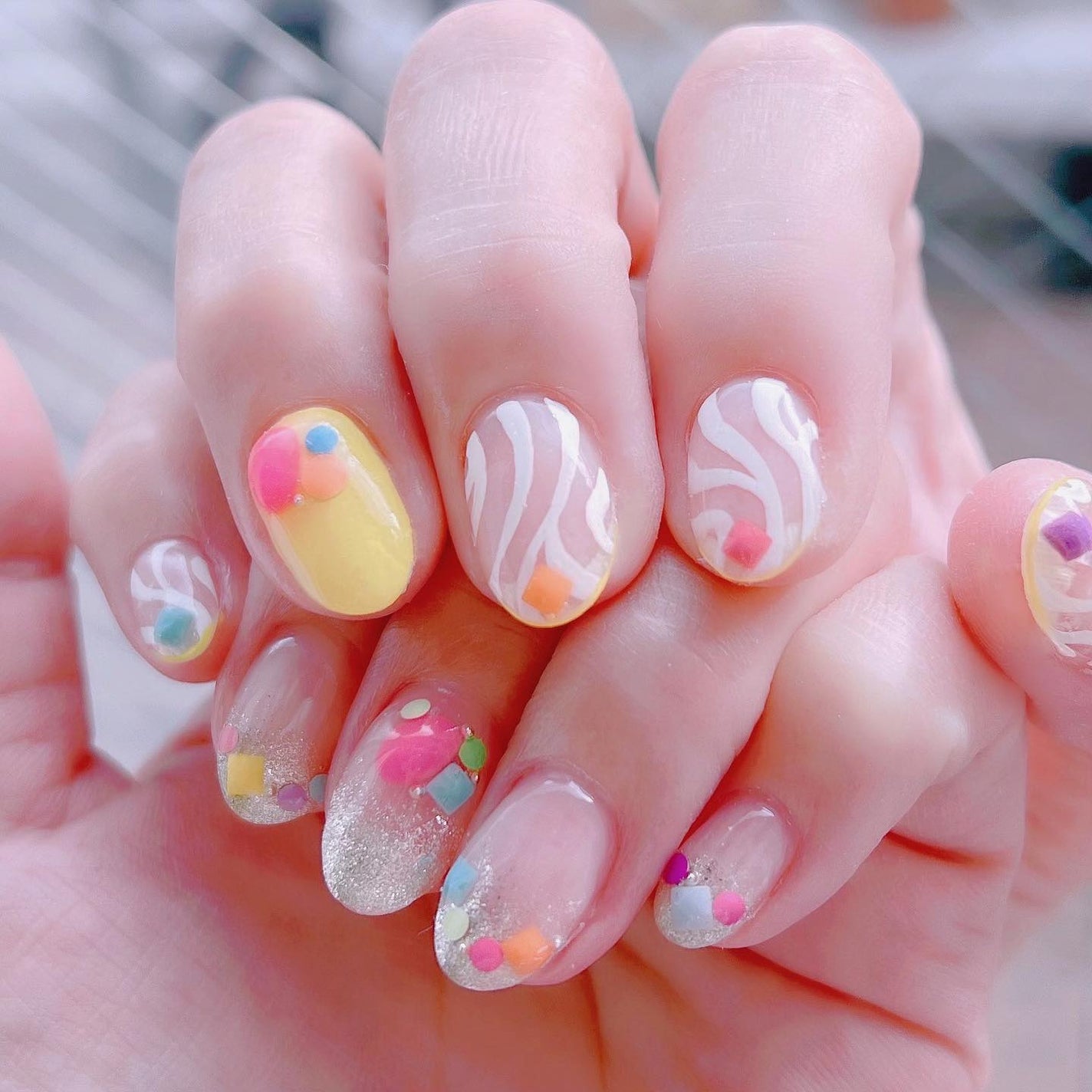 なかやまちえこ on LIPS 「Yellow💛⠀⠀#nail#nails#nailart#ネイ..」(2枚目)