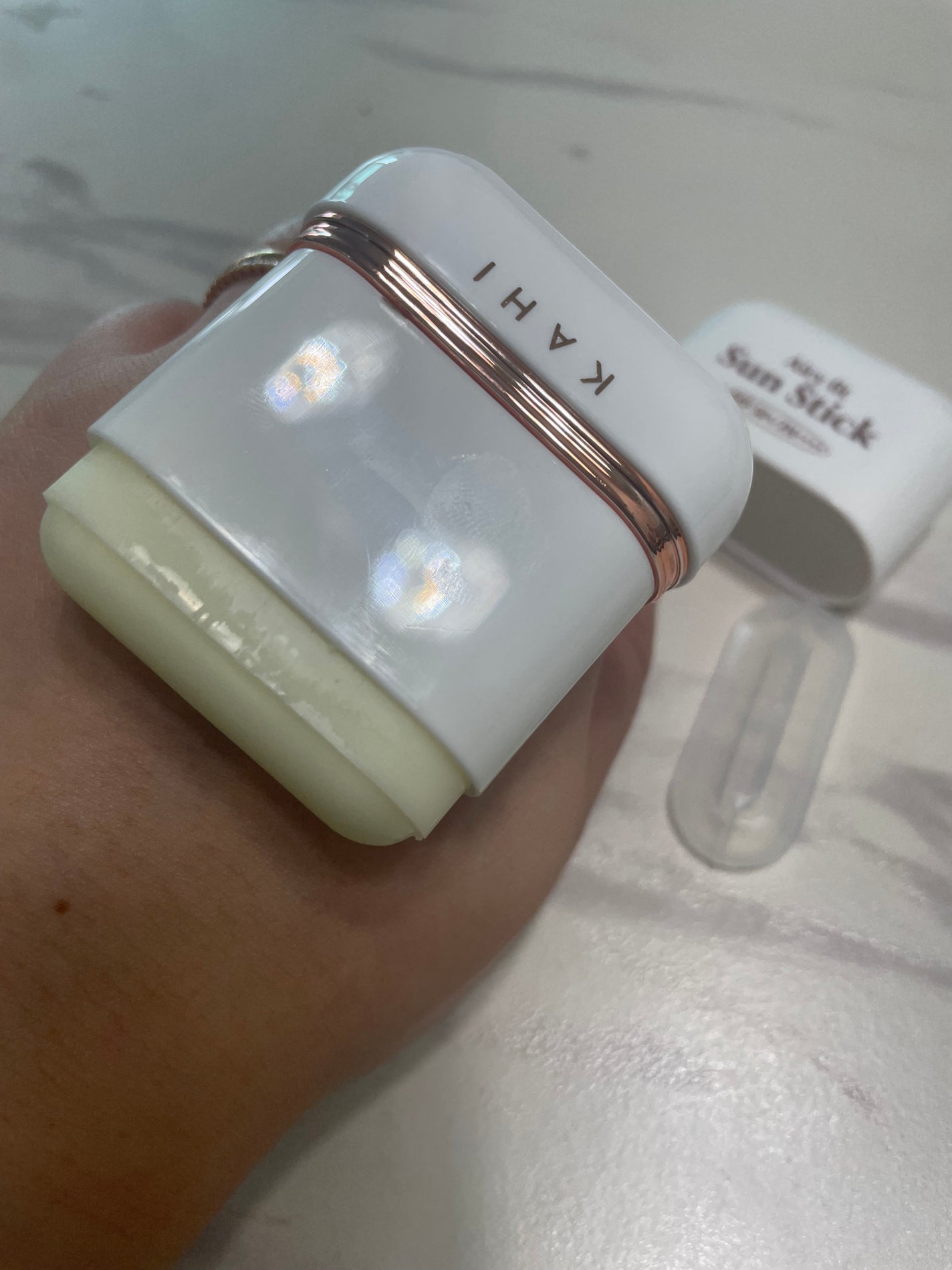 エアリーフィットサンスティック/KAHI/日焼け止めスティックを使ったクチコミ(3枚目)