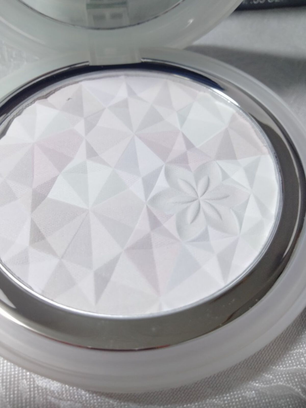 ＡＱ　オーラ リフレクター/DECORTÉ/プレストパウダーを使ったクチコミ（2枚目）