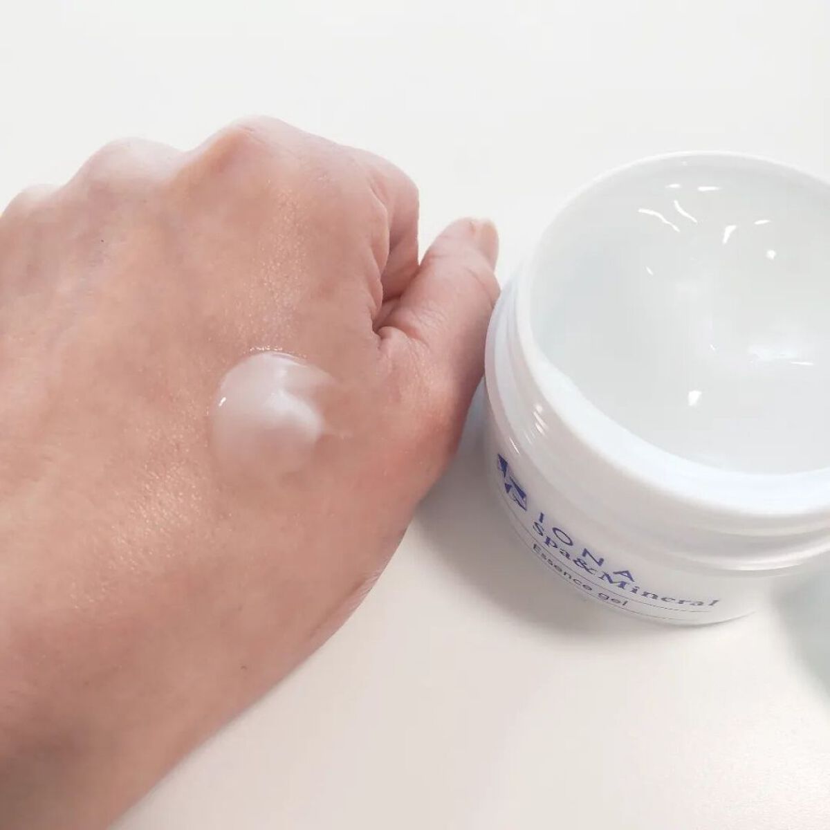 エッセンス ジェル/イオナ スパ＆ミネラル/オールインワン化粧品を使ったクチコミ（3枚目）