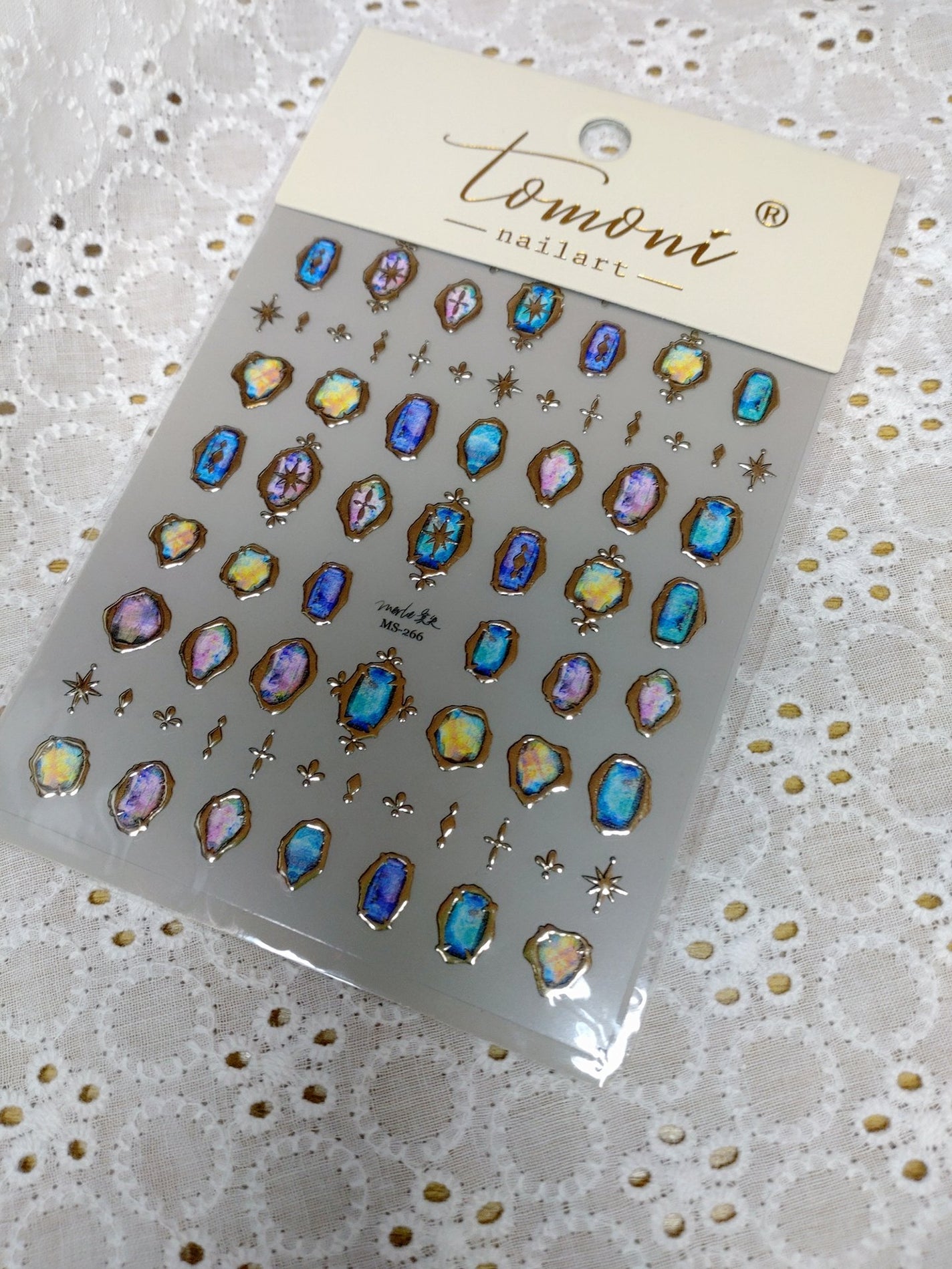 chinyan28 on LIPS 「ネイル工房で購入したネイルシール💅🏻✨️ゴールドで縁取られてて..」(1枚目)