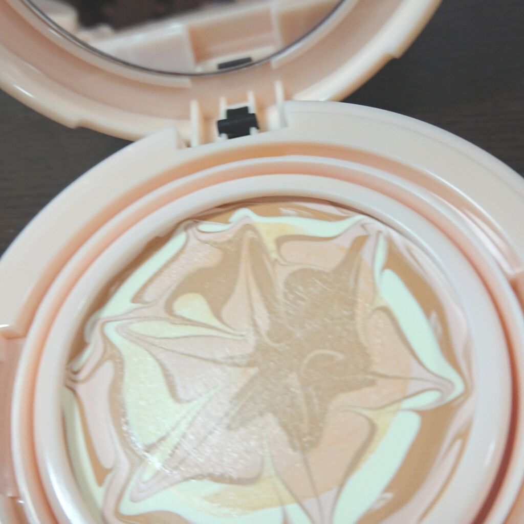 フォトレディ キャンディッド ウォーター エッセンス コンパクト ファンデーション/REVLON/クリーム・エマルジョンファンデーションを使ったクチコミ(3枚目)