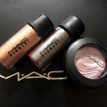 【#maccosmetics 】

画像左 
#PIGMENT  / #LITTLE M·A·C
#メロン
#ソフトブライトゴールデンピーチ

画像中央
PIGMENT / LITTLE M·A·C
#