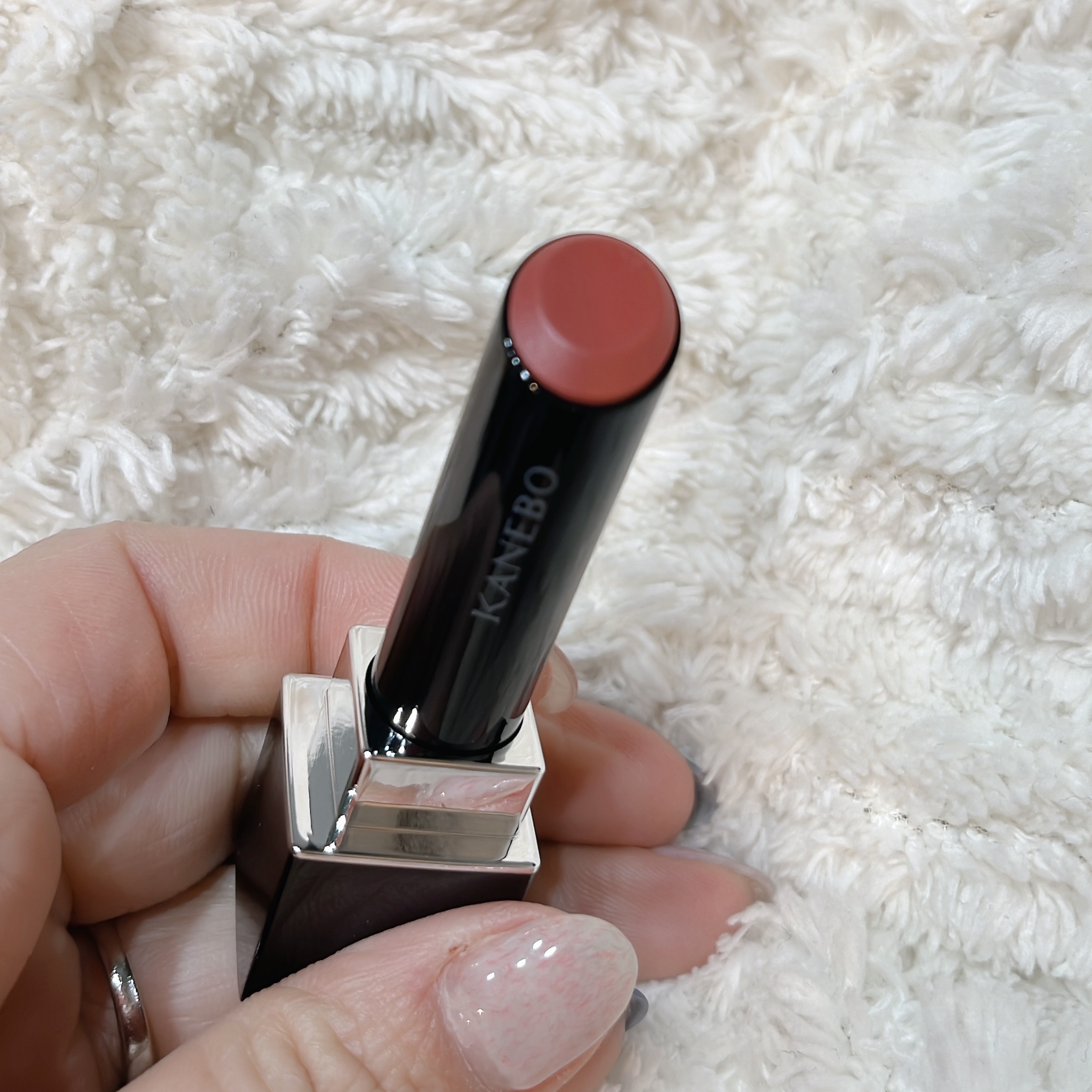 ルージュスターヴァイブラント V02 Classical Red/KANEBO/口紅を使ったクチコミ（2枚目）