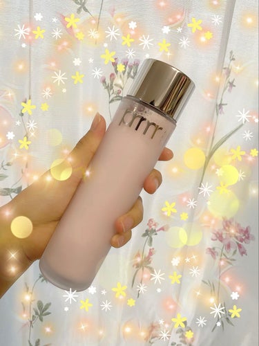 リップスのプレゼントでいただきました✨

早速使ってみると、しっとり潤って気持ちいいです！
ぷるんとしたような、ハリが感じられる仕上がりでした。

二層の美容液を混ぜて使います。
ふりふりするとすぐに混