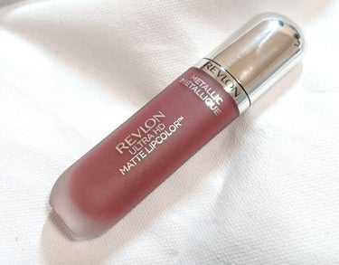 < REVLON ウルトラ HD マット リップカラー >
(福袋￥2,000)


レブロンの福袋に入ってたマットタイプのリップ。

よく見ると細かいラメ入りで、かなり大人っぽいカラーです！

塗り心