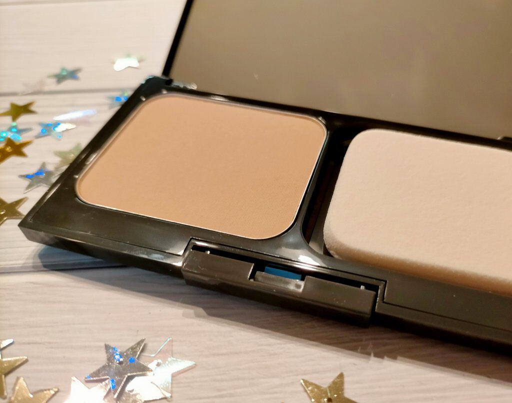  カラーステイ ロングウェア UV パウダー ファンデーション/REVLON/パウダーファンデーションを使ったクチコミ（2枚目）