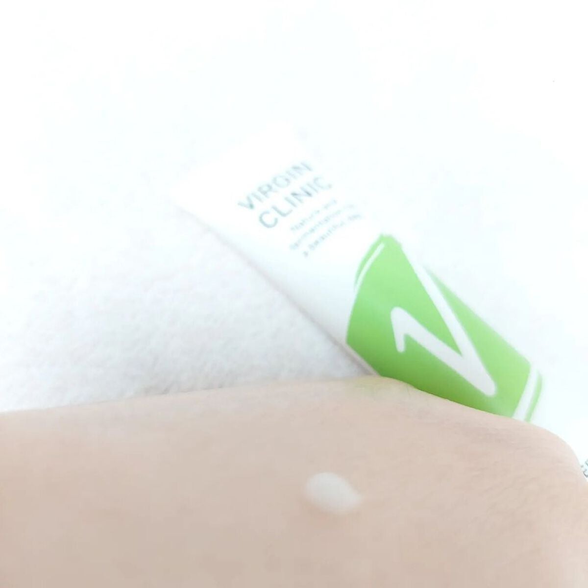 siki on LIPS 「【 目元美容液(アイクリーム)ヴァージンセラム 】目元用のクリ..」(3枚目)