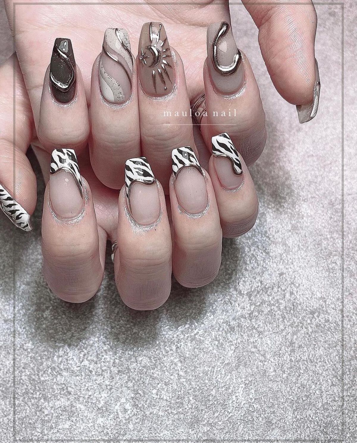 #ネイル,#月ネイル,#アートネイル,#海ネイル,#ミラーアートネイル,#アニマルネイル,#夏ネイル,#うねうねネイル,#サマーネイル,#ジュエリーネイル,#ミラーネイル,#手書きアートネイル,#うねうねネイル,#ブラウンネイル,#秋ネイル,#天王寺ネイル,#ゼブラネイルのネイルデザイン