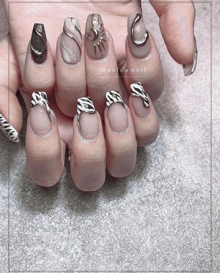 #ネイル,#月ネイル,#アートネイル,#海ネイル,#ミラーアートネイル,#アニマルネイル,#夏ネイル,#うねうねネイル,#サマーネイル,#ジュエリーネイル,#ミラーネイル,#手書きアートネイル,#うねうねネイル,#ブラウンネイル,#秋ネイル,#天王寺ネイル,#ゼブラネイルのネイルデザイン