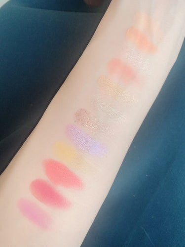 カラーポップ×セーラームーン/ColourPop/パウダーアイシャドウを使ったクチコミ（3枚目）