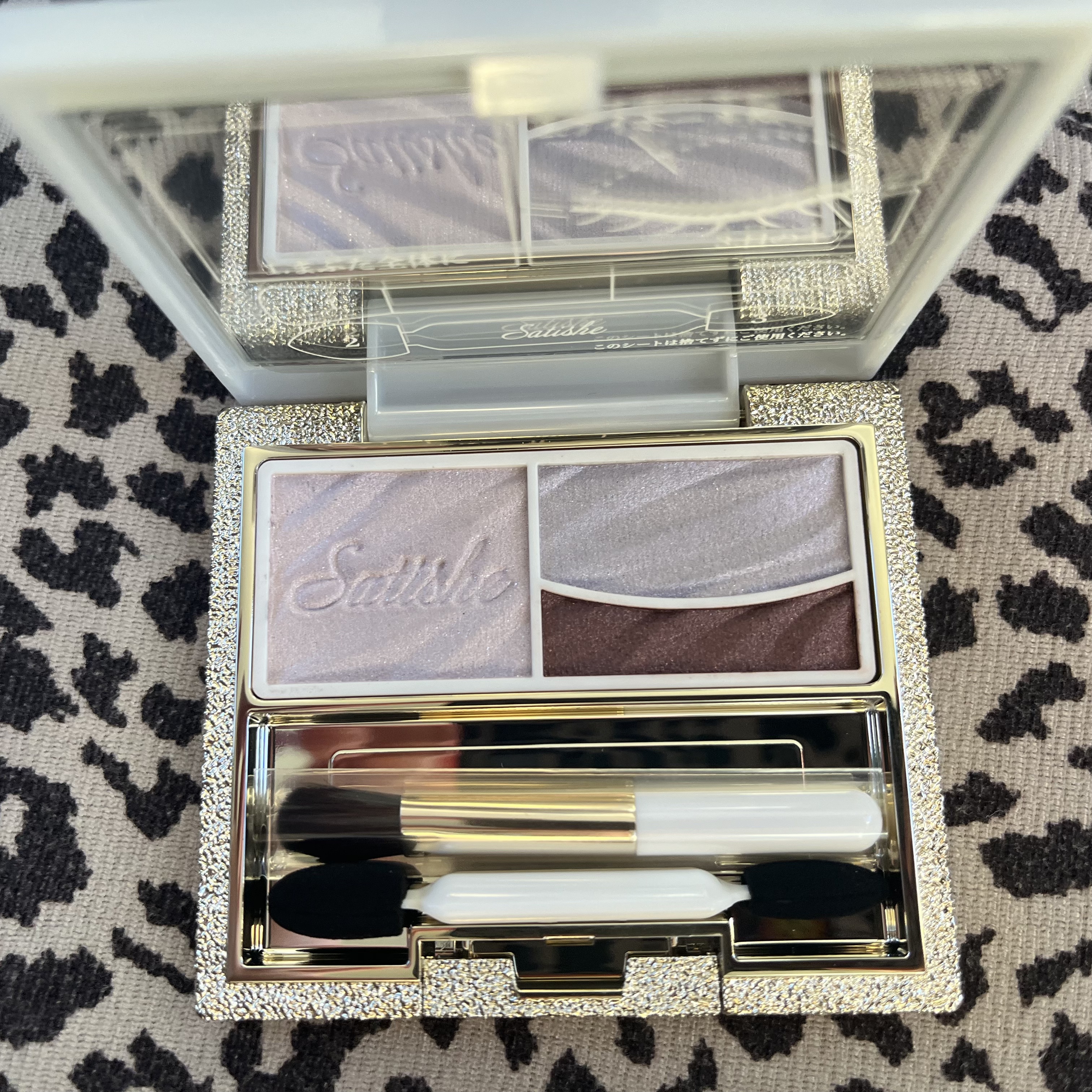 §●サティシェ エッセンスイン リップスティック☆アイシャドウ☆アウブロー 3点 サティシェ ⁄ リップスティックの公式商品情報｜美容・化粧品情報は