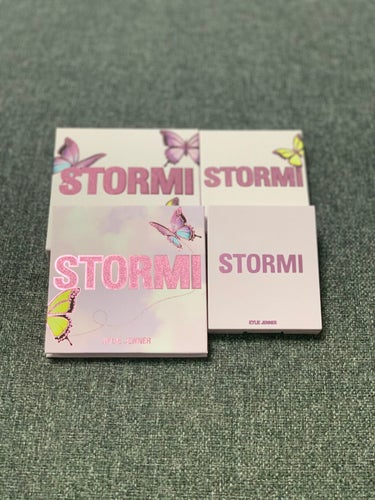 STORMI MINI PALETTE/Kylie Cosmetics/パウダーアイシャドウを使ったクチコミ（2枚目）