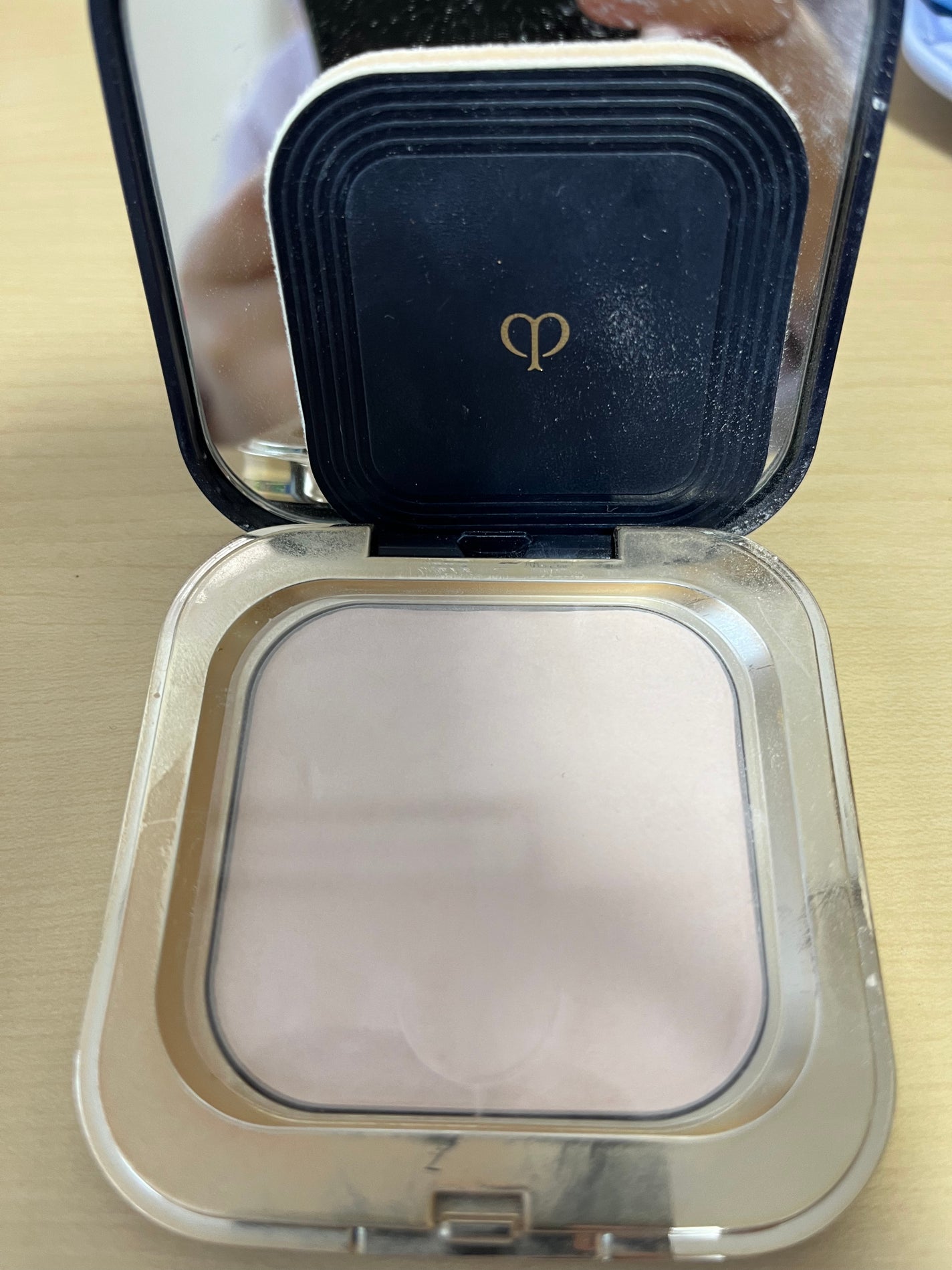 プードルコンパクトエサンシエルn/クレ・ド・ポー ボーテ/プレストパウダーを使ったクチコミ(2枚目)