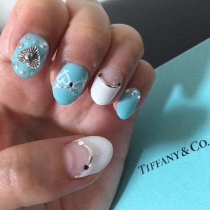 miwaコスメ写真投稿ある方フォロバIGも! on LIPS 「ティファニー風ジェルネイル💅tiffanyのアクセサリーをイメ..」(1枚目)